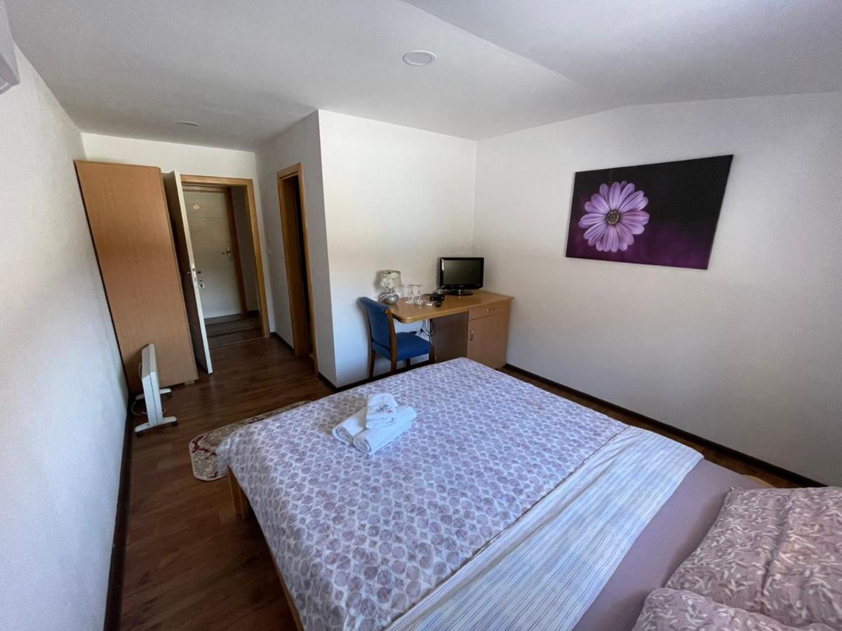 Motel "Kula" Cazin Exteriör bild
