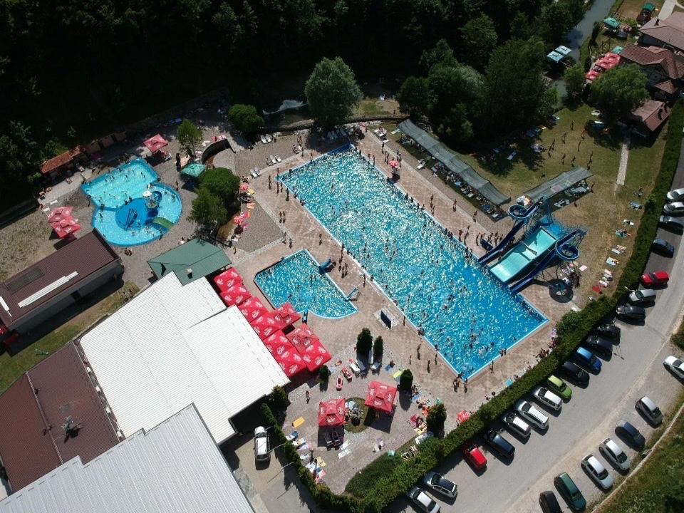 Motel "Kula" Cazin Exteriör bild