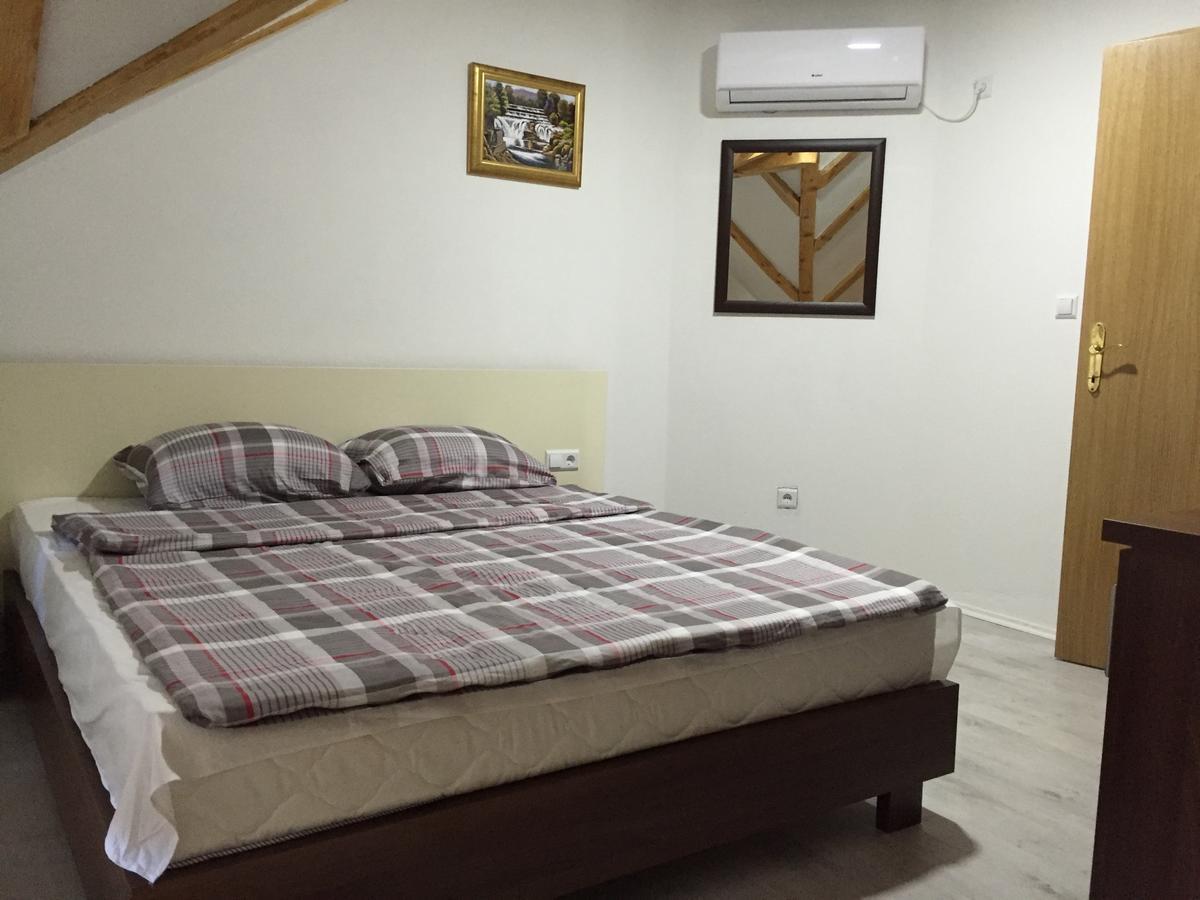 Motel "Kula" Cazin Exteriör bild